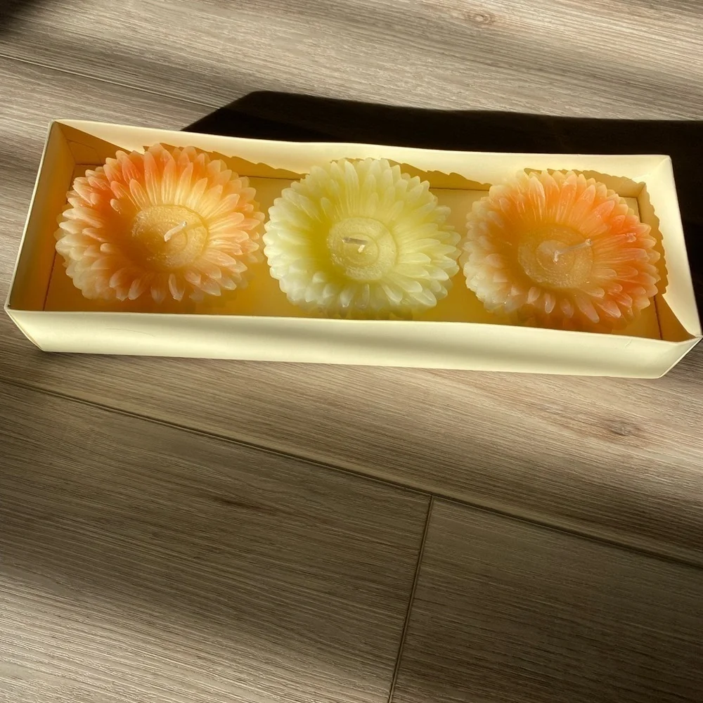 Pier 1 Imports Gerbera Daisy Floating Candles Made in USA